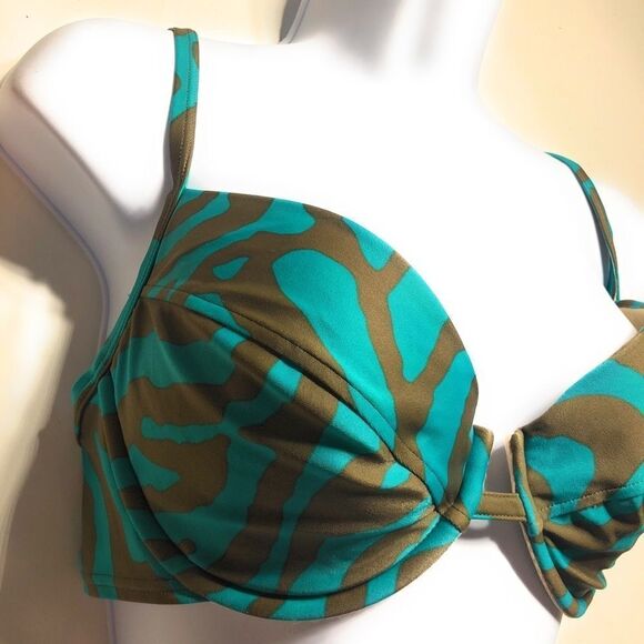 Victoria's Secret Underwire Bikini Top - Picture 3 of 7